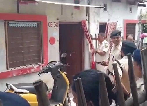 X/PTI : The deceased has been identified as Neetu Kumari, a Bihar Police constable posted at the SSP office in Bhagalpur.


